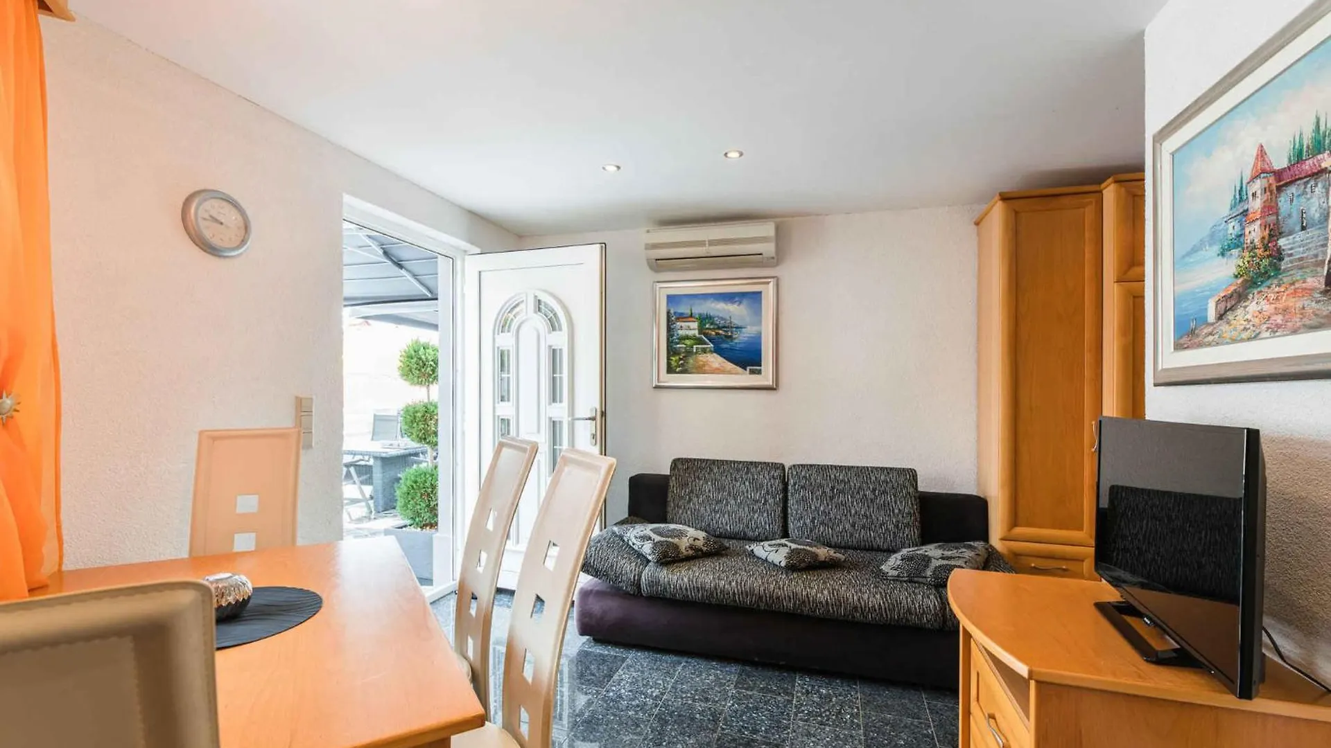 Apartments In Crikvenica 41697
